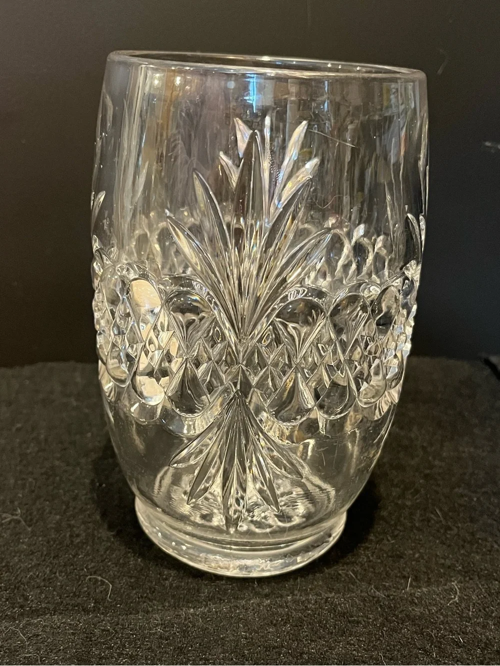 Vintage pressed cut glass vase - Picture 2 of 11